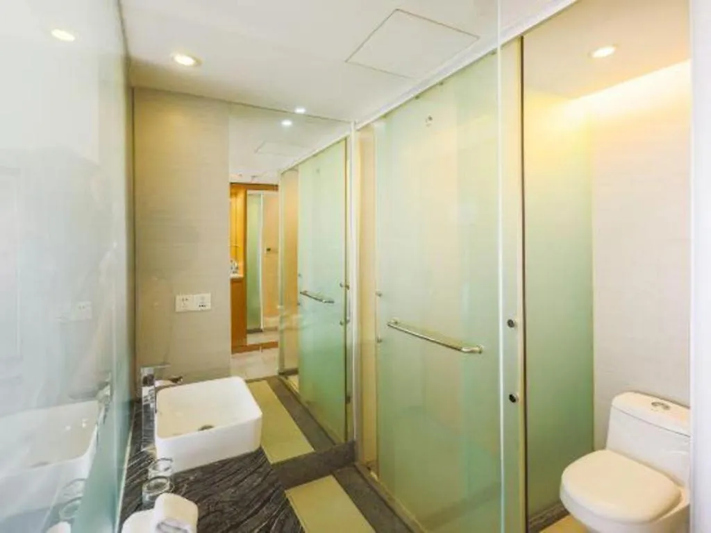Downtown Hotel Ζουχάι 4*,