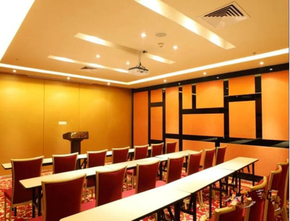 Downtown Hotel Zhuhai 4*,